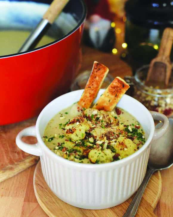 Βελουτέ σούπα με ψητό κουνουπίδι