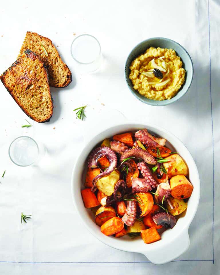 Χταπόδι με λαχανικά στη γάστρα