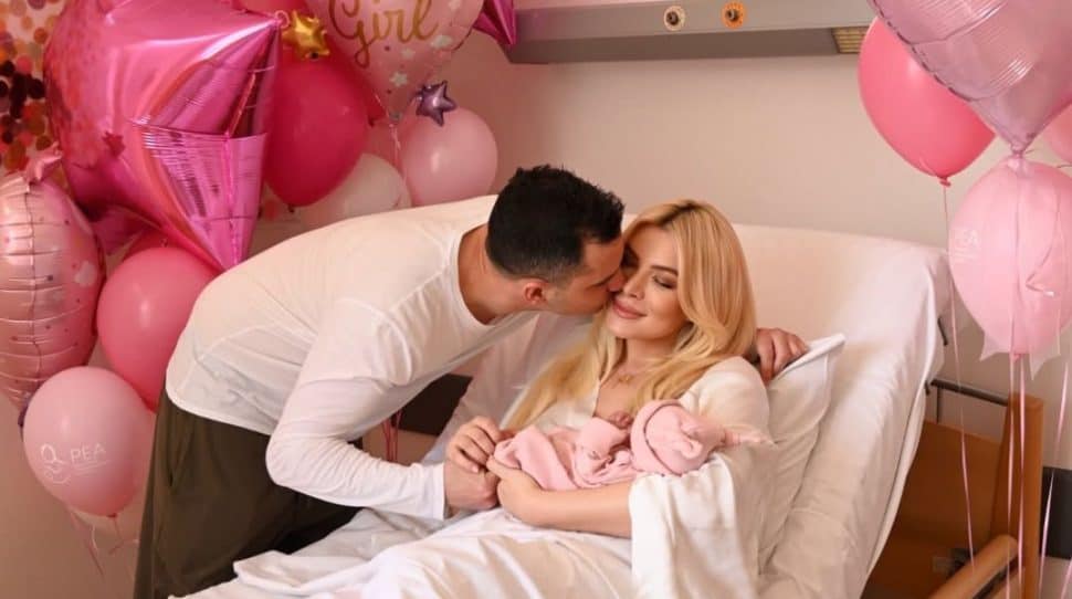 Έκλεισε νταντά με 4.000 ευρώ μισθό η Καινούργιου: Θα είναι η σκιά του μωρού της!