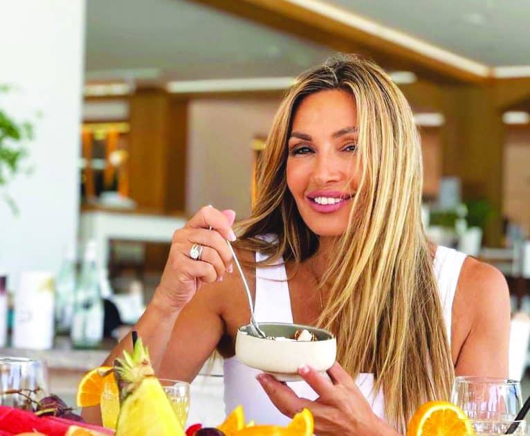 Ελένη Πετρουλάκη: Παγωμένη καροτόσουπα, νόστιμο smoothie και λαχταριστές πένες με σπαράγγια