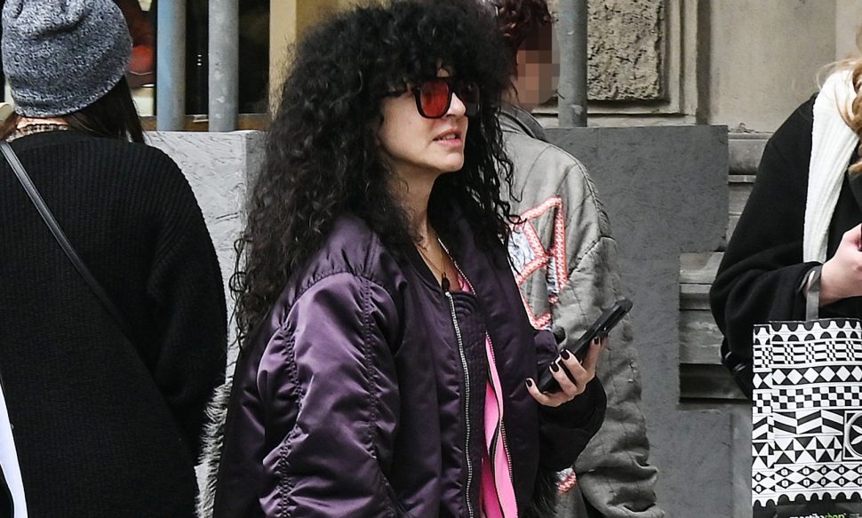 Μαρία Σολωμού: Η εμφάνιση στην Αθήνα με bomber & φόρμα που έγινε talk of the town