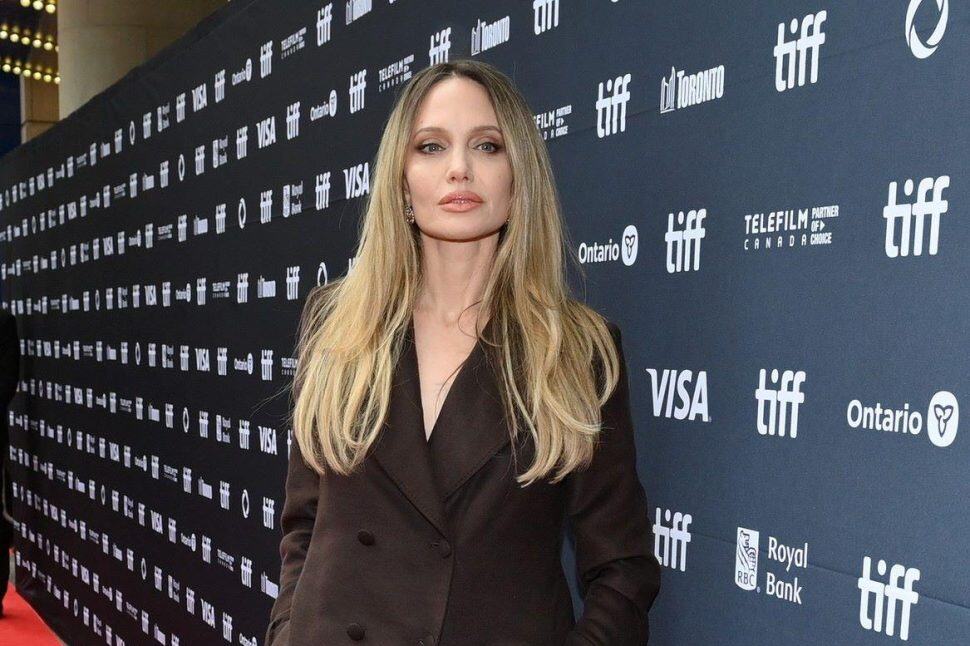 Οι φαν σοκαρίστηκαν: Η εμφάνιση της Τζολί πυροδοτεί θεωρίες συνωμοσίας