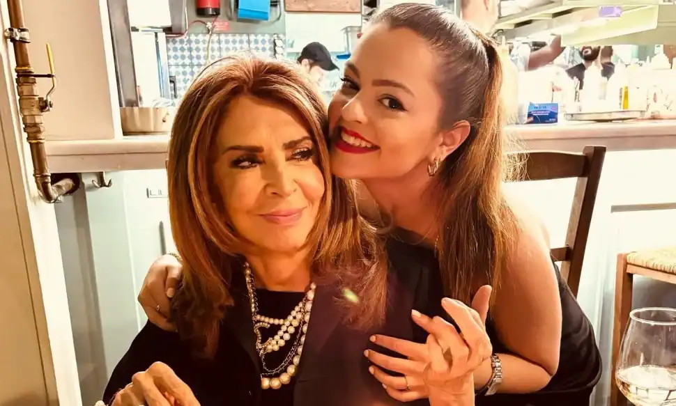 Μιμή Ντενίση: Πάσχα στο εξοχικό με την κόρη της και τον… γαμπρό!