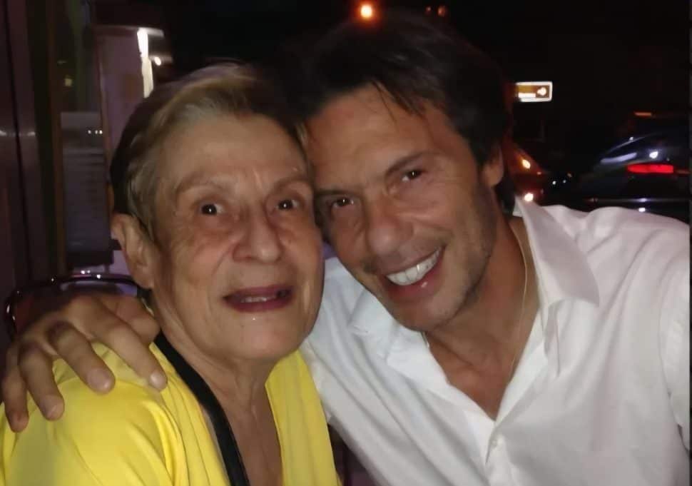 Ραγίζει καρδιές ο Στράτος Τζώρτζογλου: «Μάνα μου, Ευτυχία μου,  σήμερα… ξαναγεννήθηκα…»