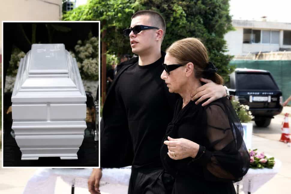 Υποβασταζόμενη η μητέρα της Γωγώς στην κηδεία: «Κόρη μου, καμάρι μου, γύρνα σε παρακαλώ»-Σπαράζουν τα λόγια της