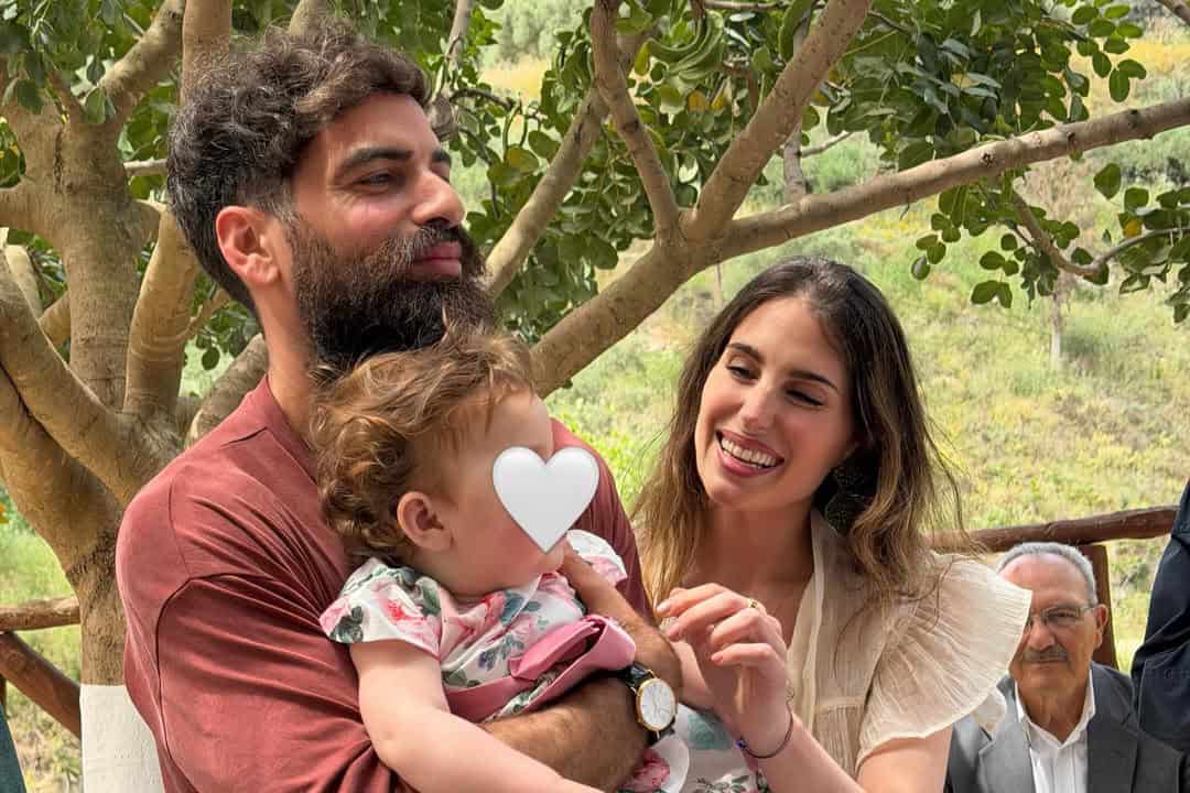 Παυλίνα Βουλγαράκη: Οι νέες φωτογραφίες από τη βάφτιση της κόρης της-«Αποφασίστηκε πριν δύο εβδομάδες»