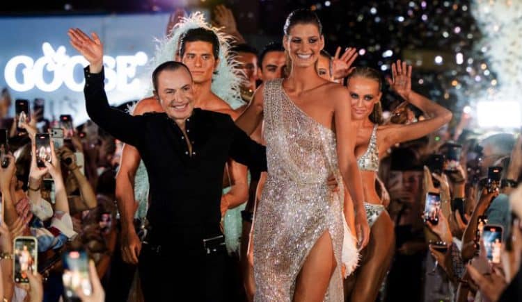 Επίδειξη υψηλής ραπτικής του Julien Macdonald στην Αθηναϊκή Ριβιέρα