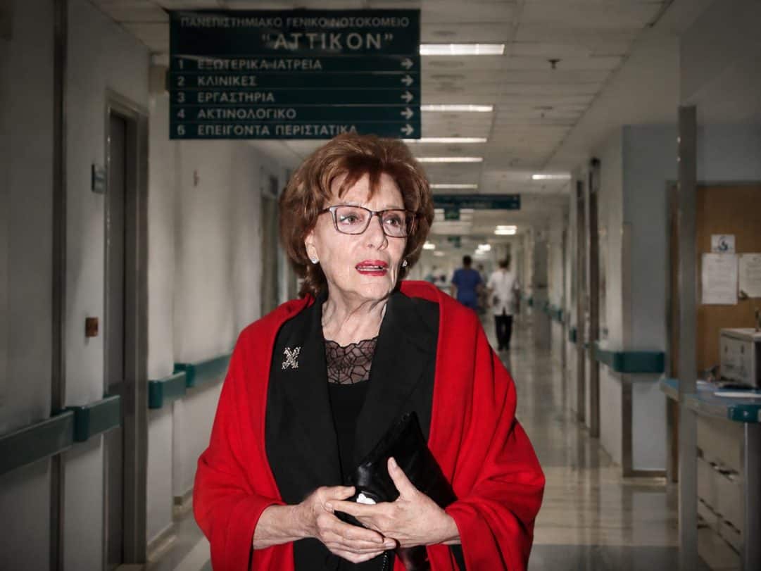 Τρία 24ώρα στο «Αττικό» για τη Μάρω Κοντού: Γιατί δεν μπορούν να την ηρεμήσουν από τους πόνους οι γιατροί-Οι προσπάθειες να την σηκώσουν