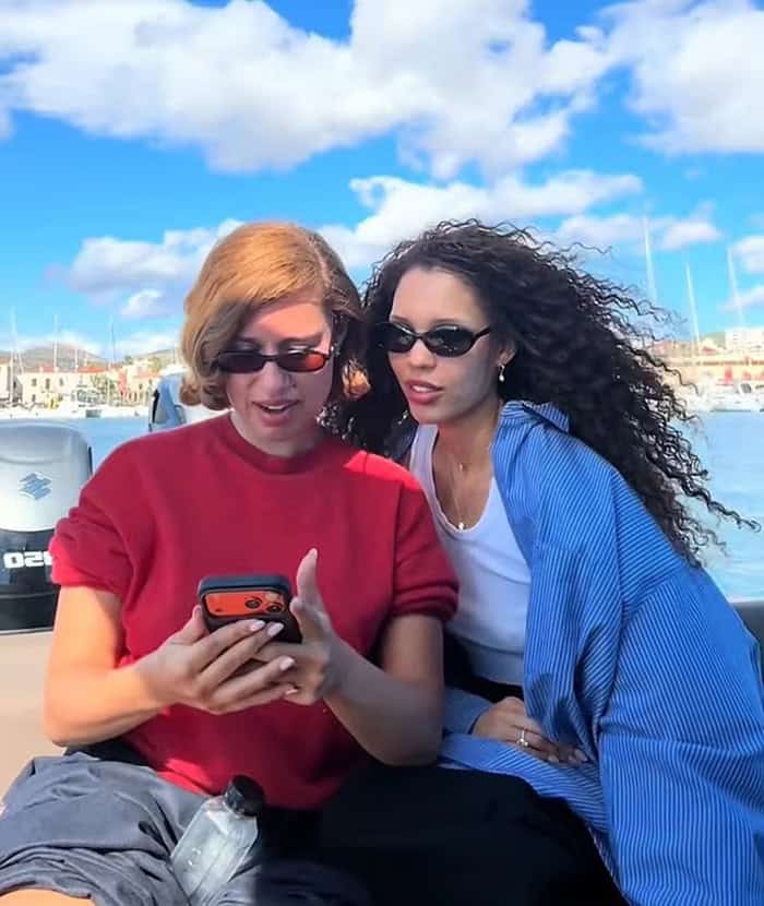 Η ποπ σταρ Ρέι στη Μύκονο!