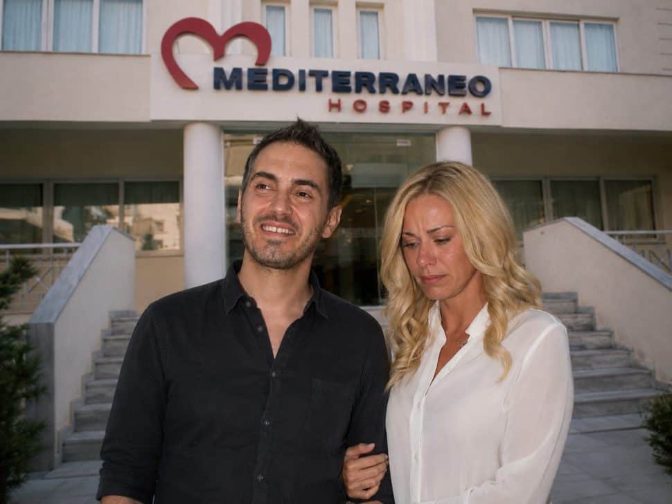 Τρόμος για τον Μιχάλη Χατζηγιάννη: Τι είναι η επέμβαση χολοκυστεκτομής που υποβλήθηκε; Στο πλευρό του η Ζέτα όλη τη νύχτα