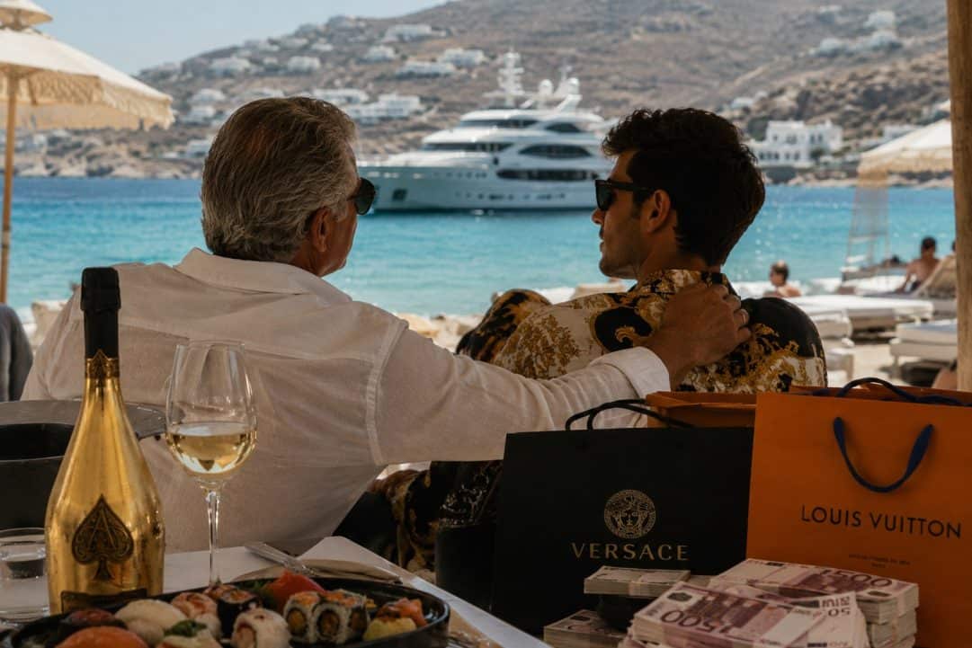 Γνωστός γόης και πρώην παίκτης ριάλιτι ξεπουπουλιάζει πασίγνωστο εφοπλιστή: Χιλιάδες ευρώ στη Μύκονο για τα μάσκουλά του