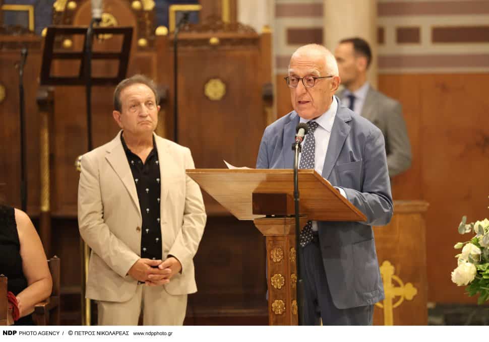 Μάρω Κοντού: Λύγισε ο Νικήτας Κακλαμάνης στον επικήδειο λόγο του – «Απέδειξε πως η ηλικία είναι απλά δύο νούμερα της αριθμητικής»