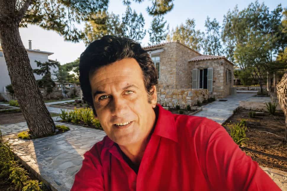 Στο σφυρί το «διαμάντι» του Αλεξανδράκη: 800.000 ευρώ «σκοτώνουν» τη βίλα του στο Νέο Πέραμο