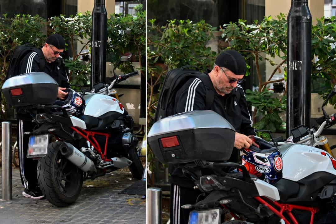 Σπύρος Παπαδόπουλος: Τι συμβαίνει με το περίεργο σκουφάκι που φόρεσε μέσα στον καύσωνα; Οι φωτογραφίες που προκάλεσαν απορίες