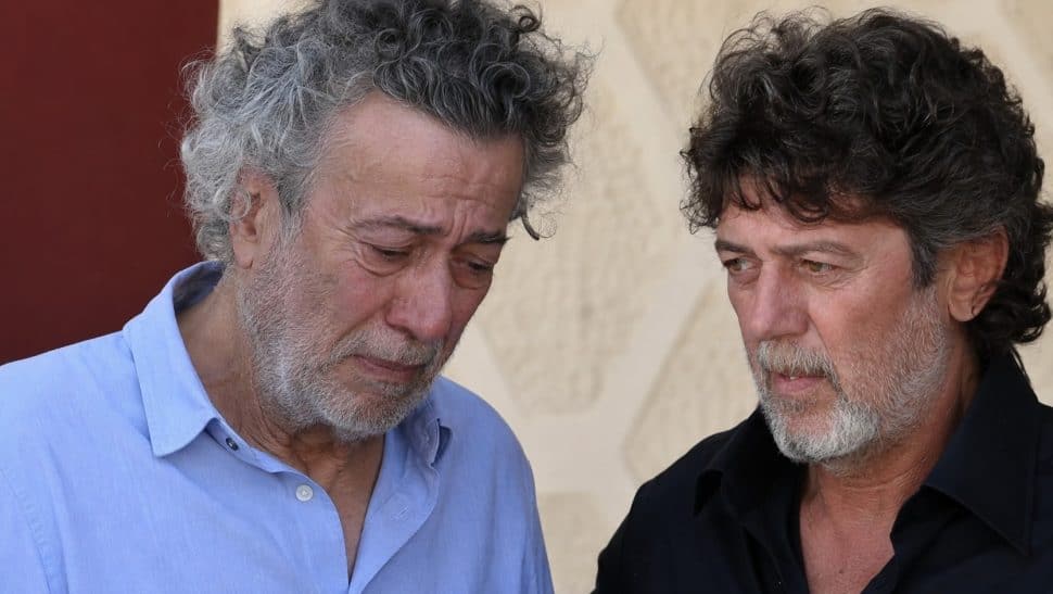 Μάκης Τριανταφυλλόπουλος: Ράκος στην κηδεία του αδερφού του – Εξαφανισμένη η Κιμ Κίλιαν