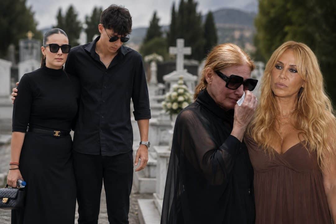 Έφτασε η Βικτώρια στο Μεσολόγγι: Με τον σύντροφο-στήριγμά της για το τρίμηνο μνημόσυνο της Γωγώς-Τι ζήτησε από τη γιαγιά της λίγο πριν φύγει για Κύπρο;