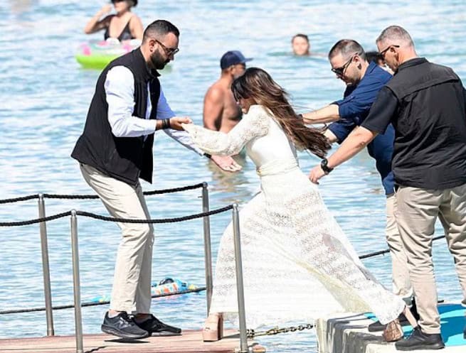 Ατύχημα σοκ για την Κίμπερλι Γκίλφοϊλ: Παραλίγο να πέσει στο κενό-Με 20ποντα τακούνια στο σκάφος