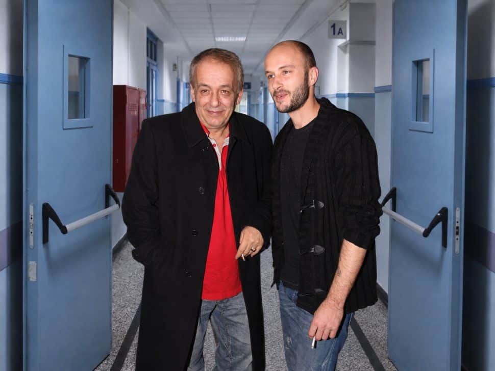 Ανδρέας Μικρούτσικος: Η πρώτη αντίδραση του γιου του μετά το σοβαρό πρόβλημα υγείας-Τι ζήτησε από τους δημοσιογράφους;