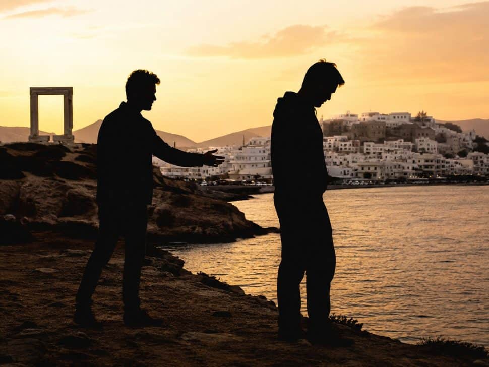 Πατατράκ για γκέι παρουσιαστή: Πήγε στη Νάξο για επανασύνδεση αλλά τον «έφτυσε» ο πλούσιος πρώην του