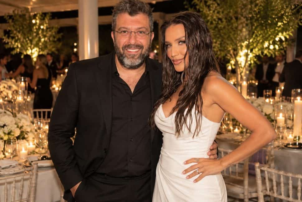 Έγκυος η Ιουλία Καλλιμάνη; Η αποκάλυψη στους καλεσμένους μετά τον γάμο για το μωρό!
