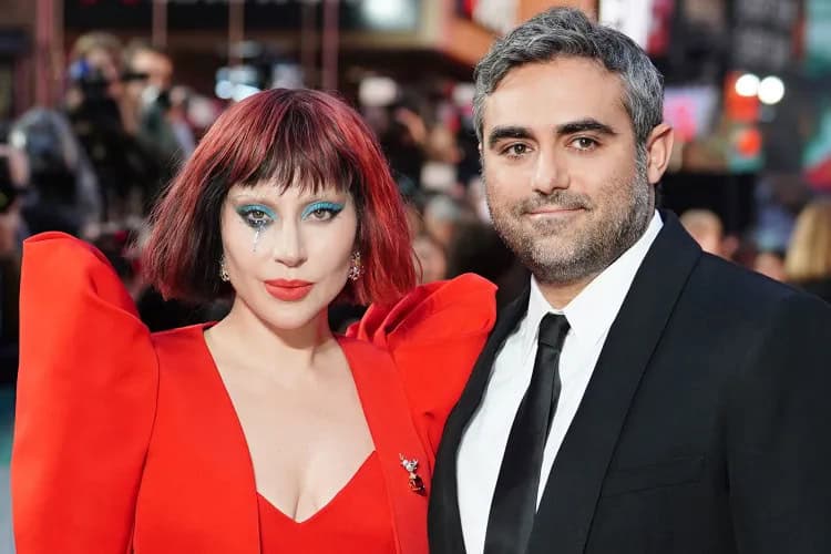 Η Λέιντι Γκάγκα έχει προσαρμοστεί απόλυτα στον ρόλο της μητέρας και τραγουδάει στην κόρη της!