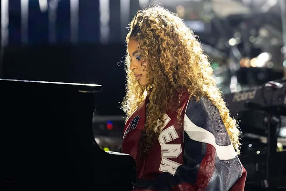 Η 14χρονη κόρη της Μπιγιονσέ και του Jay-Z έκλεψε τις εντυπώσεις: Έπαιξε πιάνο στο πλευρό του πατέρα της!