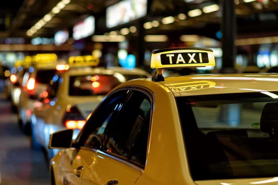 Σοκ στη Νέα Ιωνία: Επιβάτης δάγκωσε και έκοψε το αυτί οδηγού ταξί – Το χρονικό της συμπλοκής.